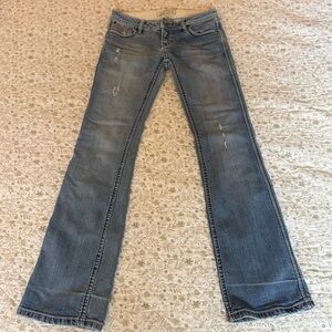 Low rise light wash bootcut jeanjeans
